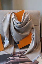 Louis Vuitton Monogram Shine Shawl 139 x 139cm - 4