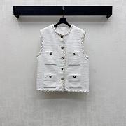 Chanel White Tweed vest - 1