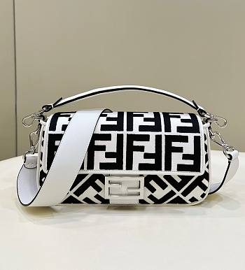 Fendi Baguette Fabric Shoulder Black White Bag 27×6×14cm