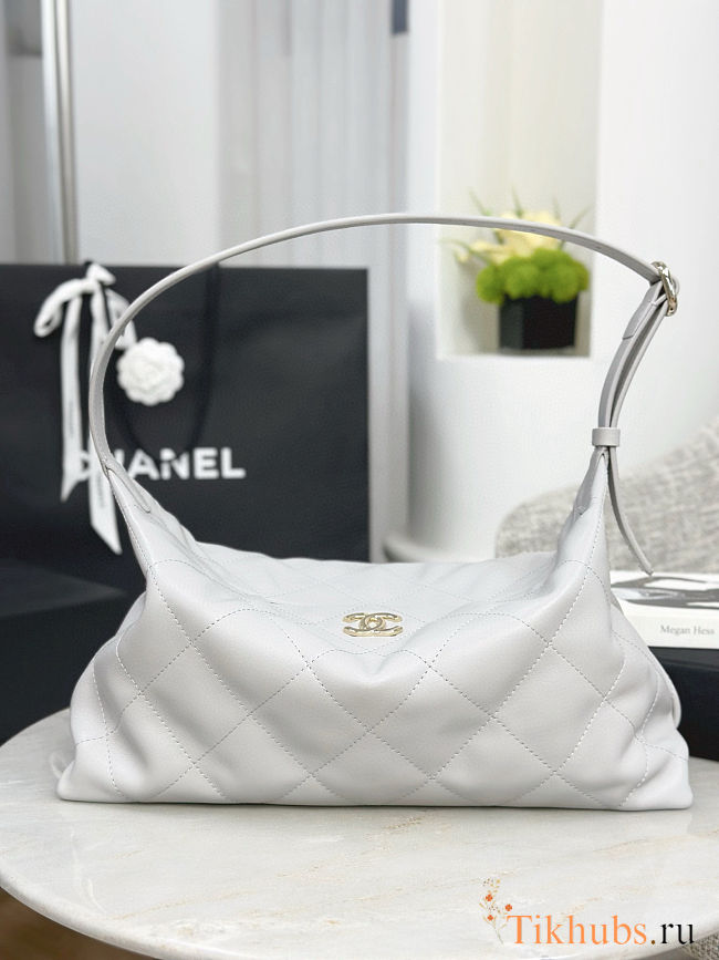 Chanel Ultimate Soft Hobo White Bag 17x35x9cm - 1