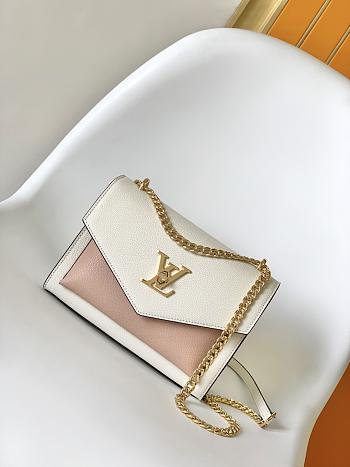 Louis Vuitton MyLockMe Chain Bag 22.5x17.0x5.5cm