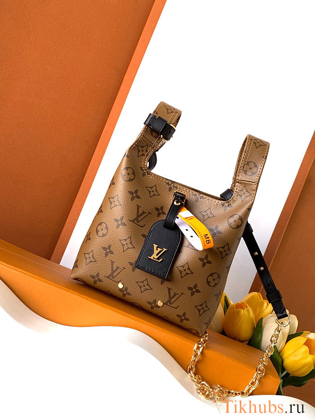 Louis Vuitton Atlantis BB 17.0 x 17.0 x 7.0 cm - 1