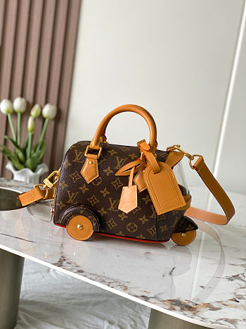  Louis Vuitton Rickshaw Wearable Bag 28x18x11cm