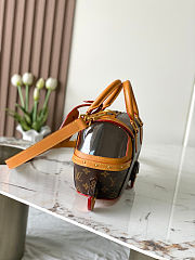  Louis Vuitton Rickshaw Wearable Bag 28x18x11cm - 4